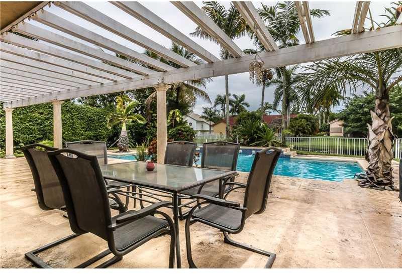 Silver Lakes Pembroke Pines, FL 33029 - Photo 25 of 26