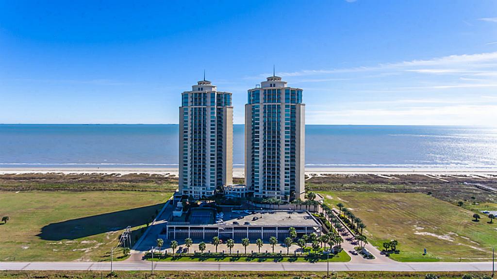 Beautiful High Rise - Palisade Palms - that overlooks the Gulf of Mexico and Galveston Bay.  Within a few miles of UTMB, the Strand and all the downtown restaurants and shops.