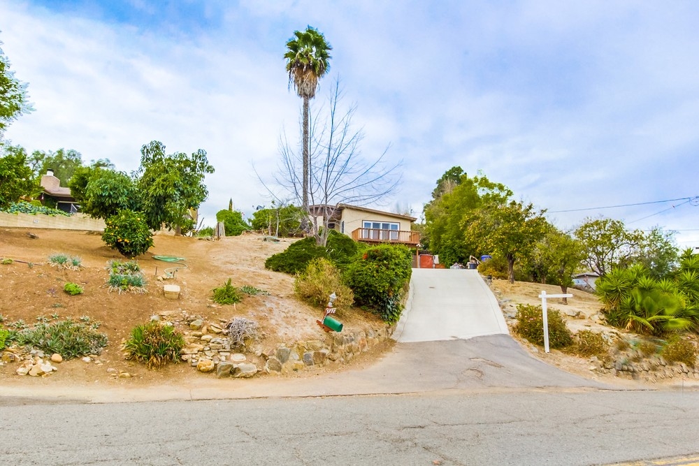 3778 El Canto Drive Spring Valley, CA 91977 - Photo 2 of 25