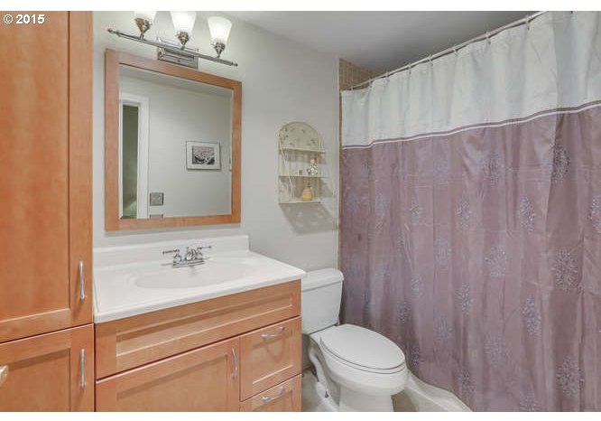 7722 Southwest Barnes Road, Unit B Portland, OR 97225 - Photo 9 of 15 Gallery Image 9