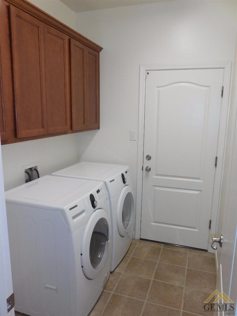 2220 Sosa Drive Bakersfield, CA 93313 - Photo 17 of 25