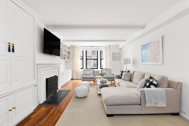 $1,375,000 | 220 East 73rd Street, Unit 2B | Lenox Hill