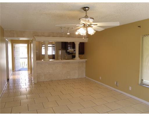 159 Northwest 70th Street, Unit 612 Boca Raton, FL 33487 - Photo 4 of 11