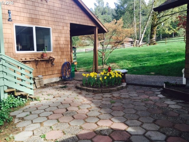 45446 Goodpasture Road Vida, OR 97488 - Photo 25 of 32 Gallery Image 25