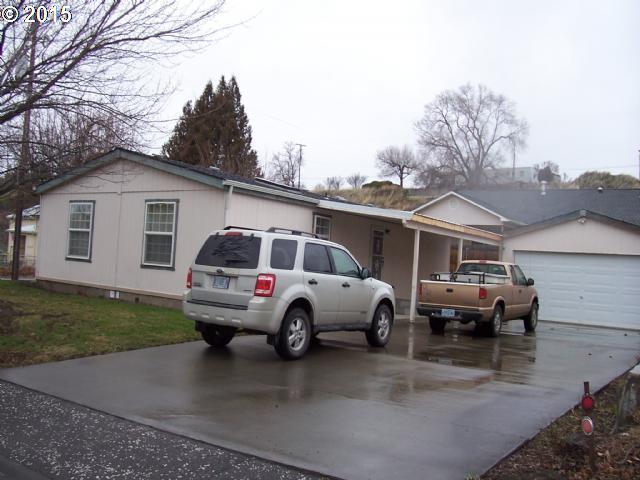 630 Northeast 35th Street Pendleton, OR 97801 - Photo 2 of 7