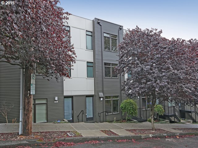 4632 Southwest Kelly Avenue Portland, OR 97239 - Photo 1 of 17
