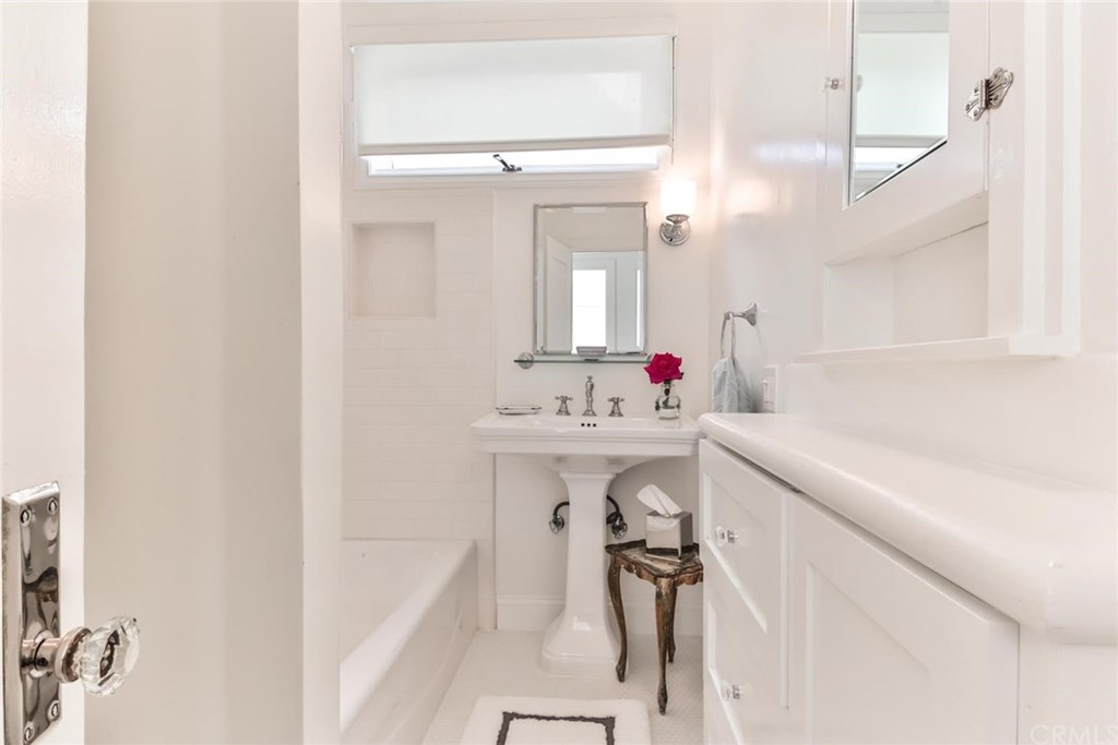 925 15th Place Hermosa Beach, CA 90254 - Photo 19 of 24 Bathroom with Vanity