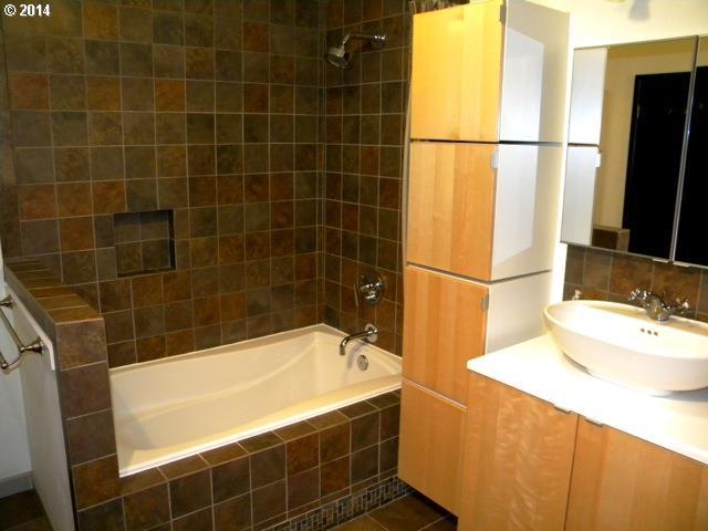 4149 Southwest Freeman Street Portland, OR 97219 - Photo 8 of 16 Gallery Image 8