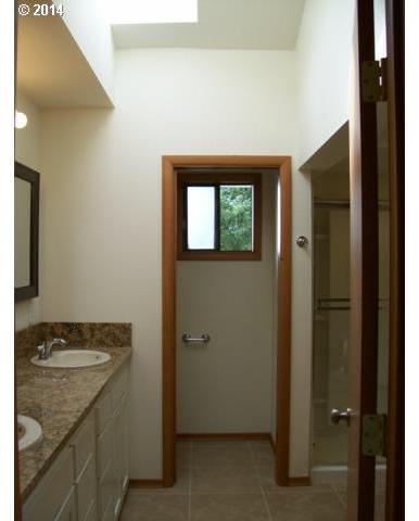 12700 Southwest Beef Bend Road King City, OR 97224 - Photo 13 of 16 Gallery Image 13