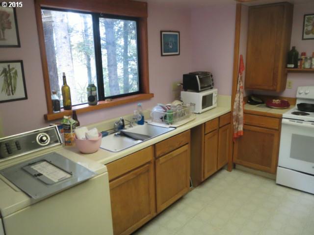 95282 Mountain Road Gold Beach, OR 97444 - Photo 5 of 13 Gallery Image 5
