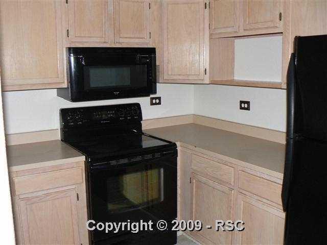 175 West Cheyenne Road, Unit 410 Colorado Springs, CO 80906 - Photo 9 of 11 kitchen