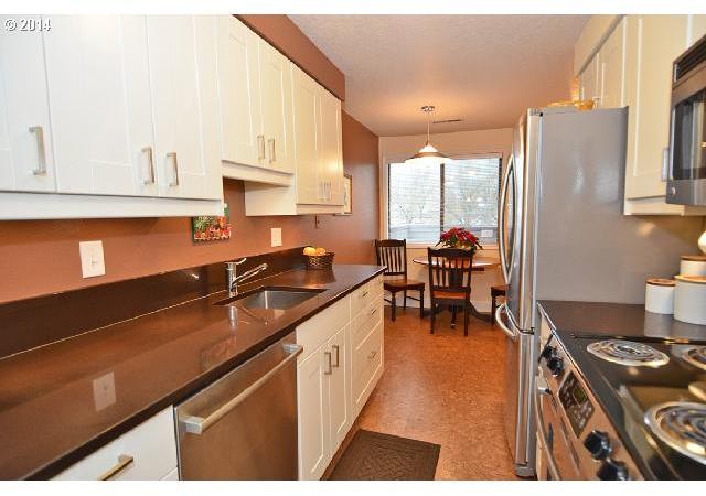5602 South Riverside Lane, Unit 9 Portland, OR 97239 - Photo 13 of 16 Gallery Image 13