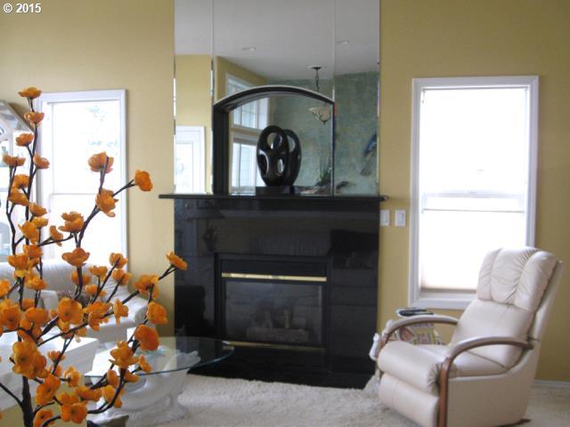 340 Northeast Bridgeton Road Portland, OR 97211 - Photo 4 of 16 Gallery Image 4