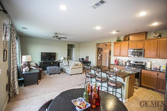 6016 Turquoise Ridge Drive Bakersfield, CA 93313 - Photo 10 of 40 Gallery Image 10
