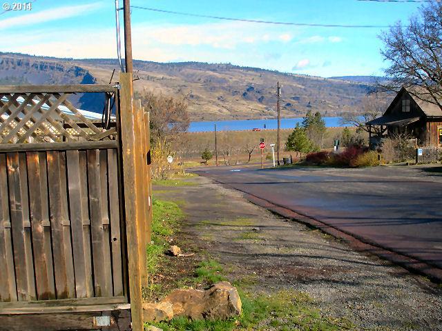 206 Main Street Mosier, OR 97040 - Photo 3 of 16 Gallery Image 3