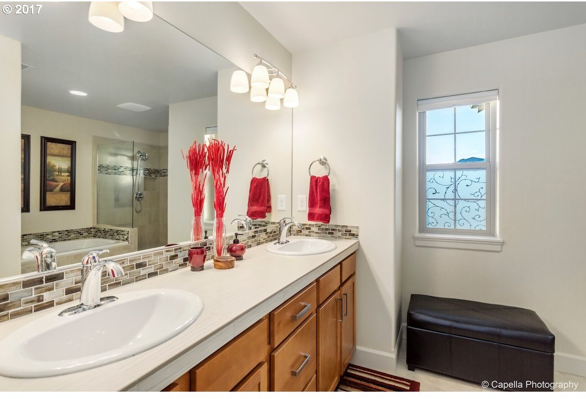 5406 Southwest Taylors Ferry Road Portland, OR 97219 - Photo 16 of 28