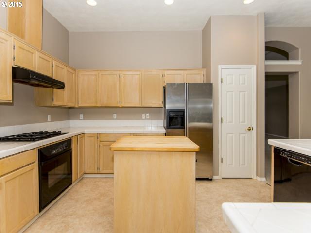 2037 Northeast Gertz Road Portland, OR 97211 - Photo 7 of 16 Gallery Image 7