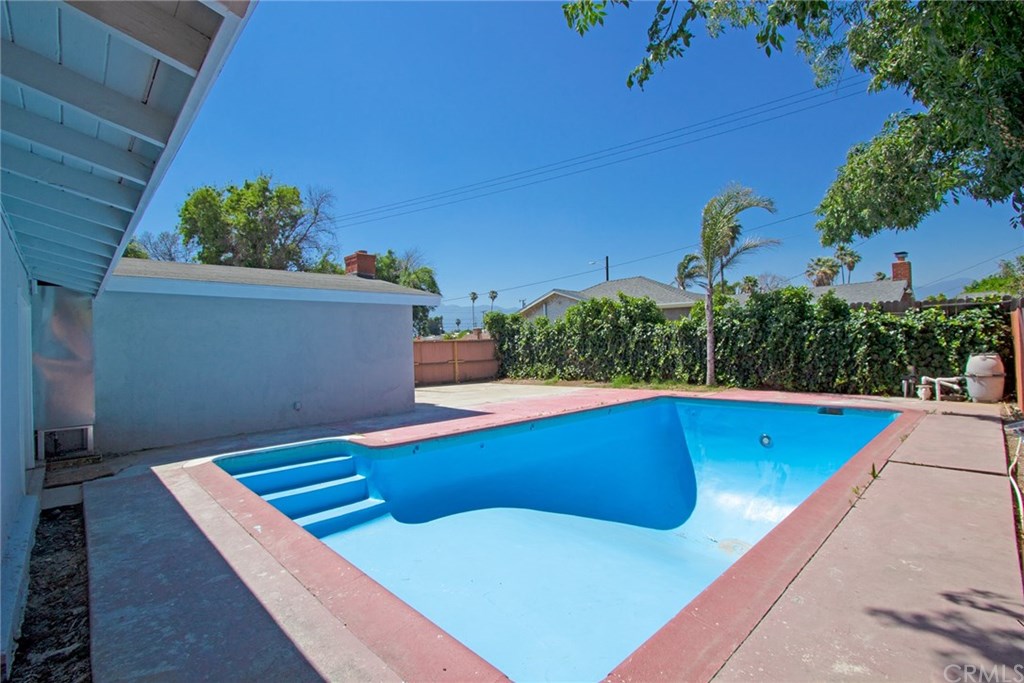 19340 Woodhill Street Rialto, CA 92376 - Photo 37 of 42