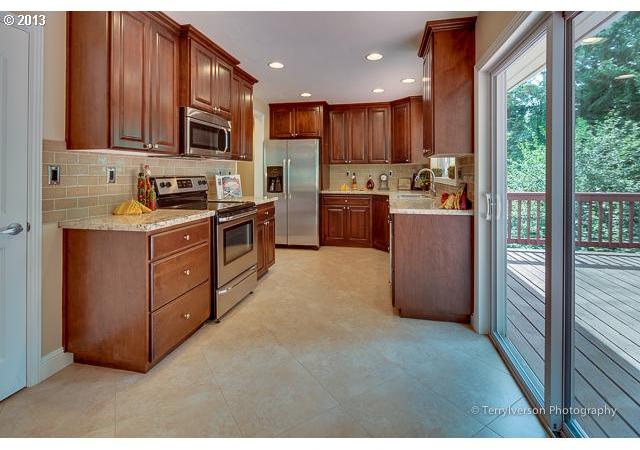 4933 Southwest 18th Place Portland, OR 97239 - Photo 6 of 16