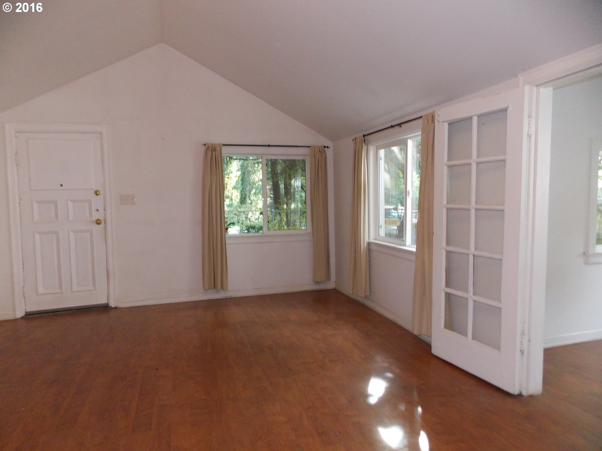 5323 Southwest Taylors Ferry Road Portland, OR 97219 - Photo 4 of 17 Gallery Image 4