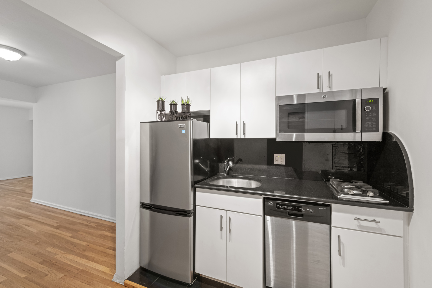 1420 York Avenue, Unit 7G Manhattan, NY 10021 - Photo 4 of 7