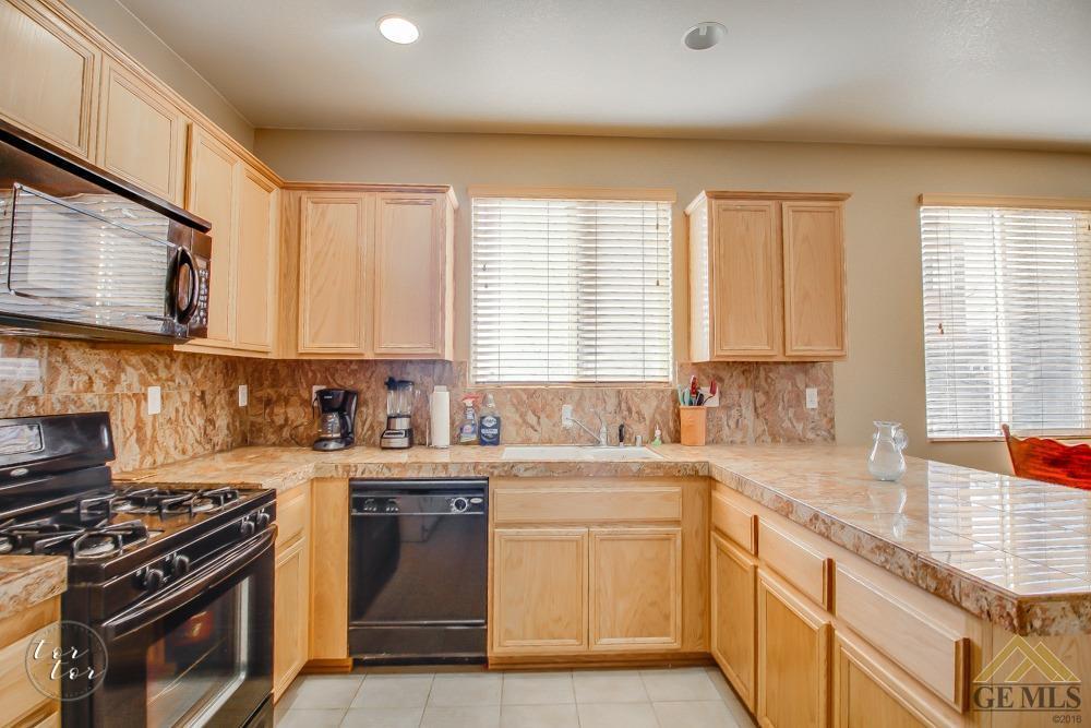 5409 Ridgecrest Court Bakersfield, CA 93313 - Photo 13 of 24 Gallery Image 13