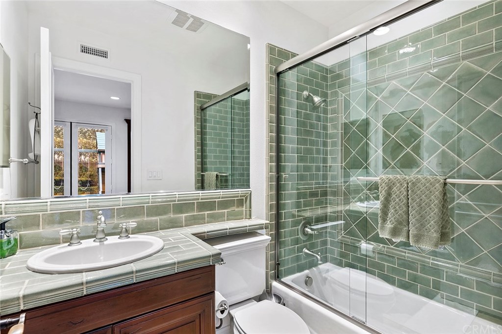 20 Highpoint Irvine, CA 92603 - Photo 23 of 65 Downstairs bedroom ensuite bath