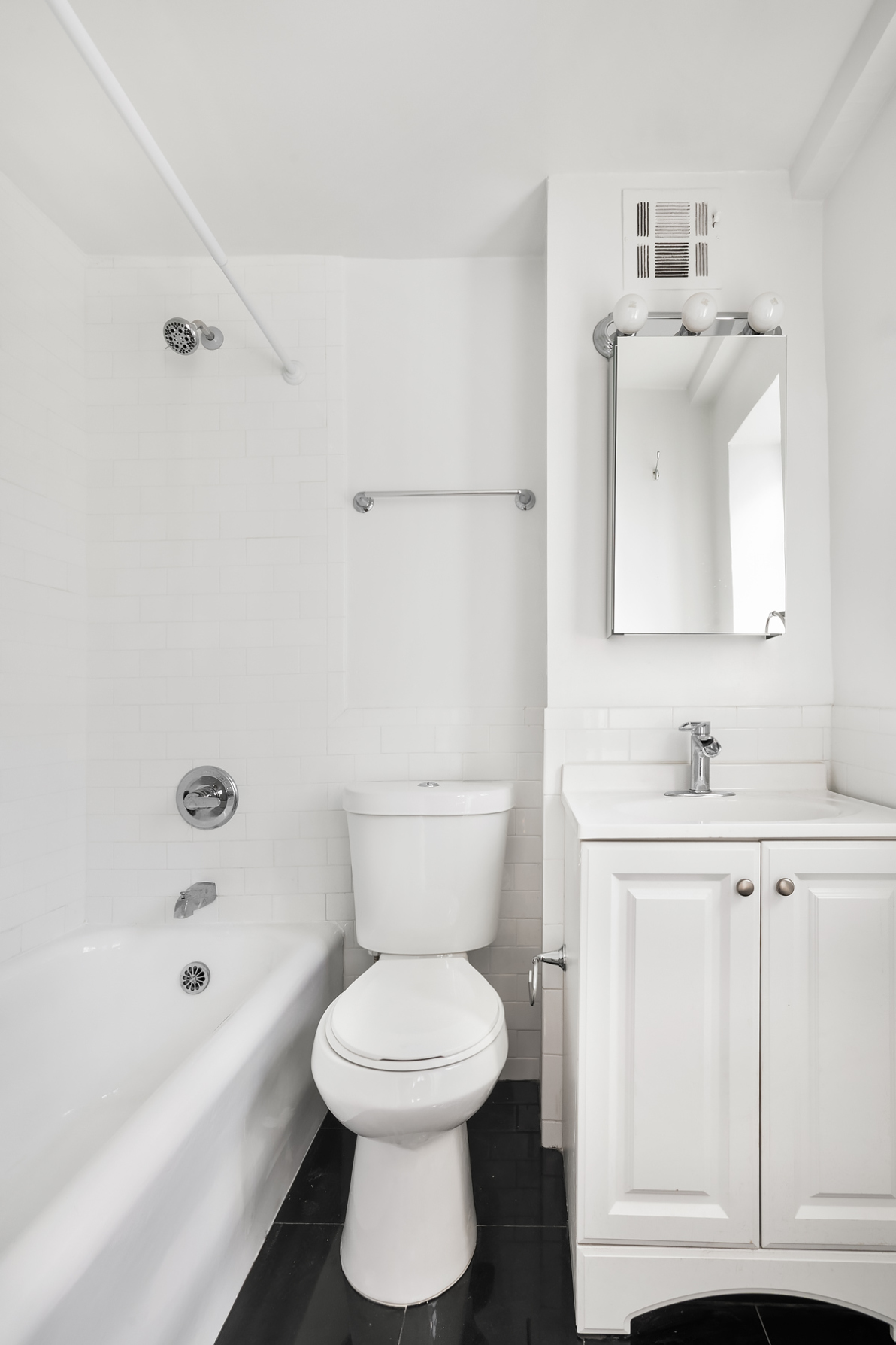 45 Tudor City Place, Unit 418 Manhattan, NY 10017 - Photo 4 of 9