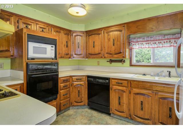 2559 Southeast Barnes Road Gresham, OR 97080 - Photo 10 of 14 Gallery Image 10
