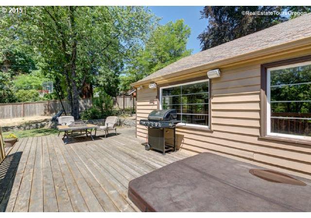 4422 Southwest Shattuck Road Portland, OR 97221 - Photo 13 of 16