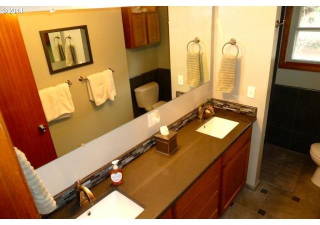 6457 Southwest Loop Drive Portland, OR 97221 - Photo 12 of 16 Gallery Image 12