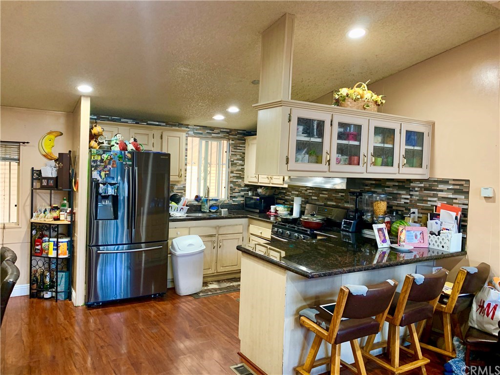 7101 Rosecrans Avenue, Unit 45 Paramount, CA 90723 - Photo 6 of 22 Kitchen.