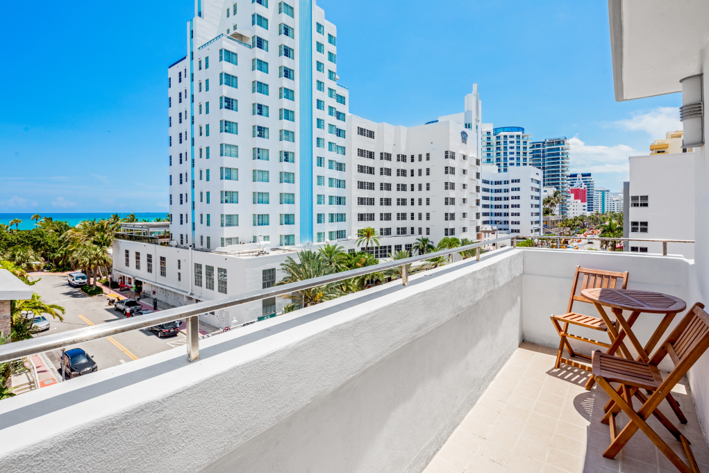 Collins Avenue Miami Beach, FL 33140 - Photo 2 of 8