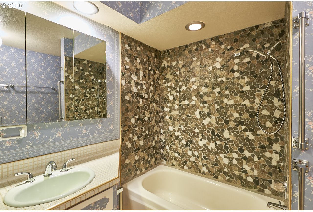 18700 Southwest Hart Road Beaverton, OR 97007 - Photo 18 of 31 Gallery Image 18