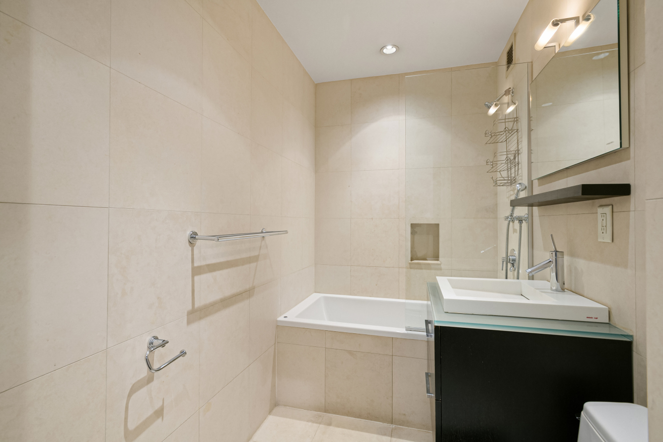 303 Greenwich Street, Unit 4J Manhattan, NY 10013 - Photo 9 of 12