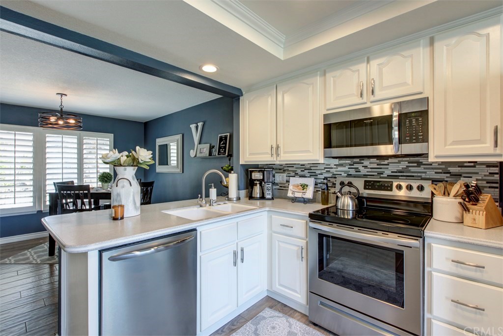 8441 Springhurst Drive Huntington Beach, CA 92646 - Photo 7 of 37