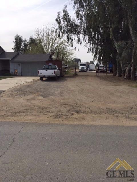 8325 Redbank Road Bakersfield, CA 93307 - Photo 2 of 18 Gallery Image 2