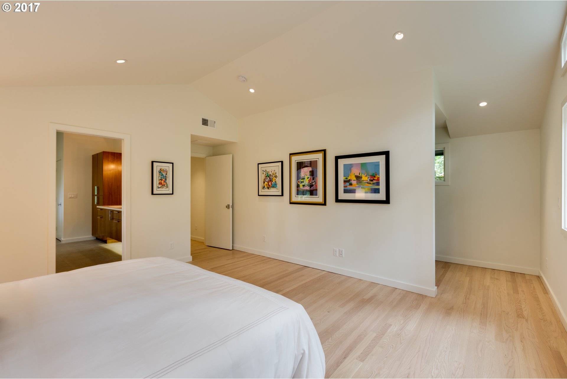 4524 Southwest Fairview Boulevard Portland, OR 97221 - Photo 13 of 31 Gallery Image 13