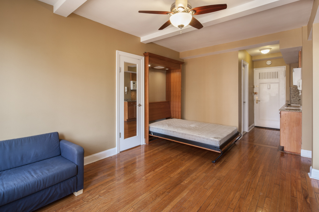 25 Tudor City Place, Unit 1702 Manhattan, NY 10017 - Photo 2 of 6