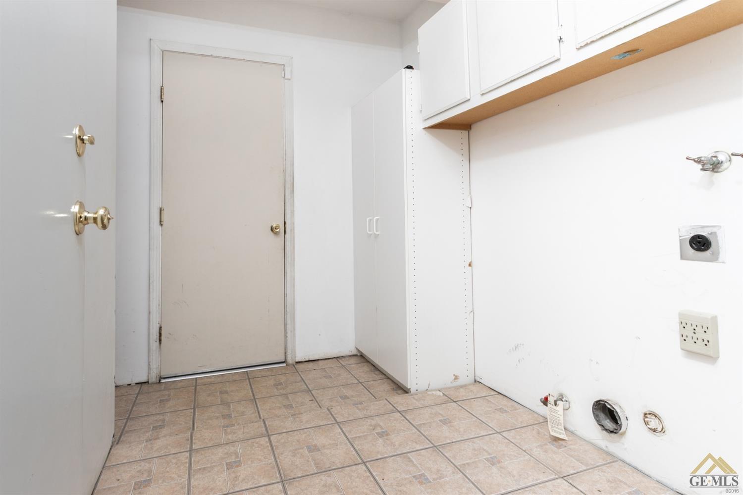 4420 Oregano Road Bakersfield, CA 93313 - Photo 7 of 24 Gallery Image 7