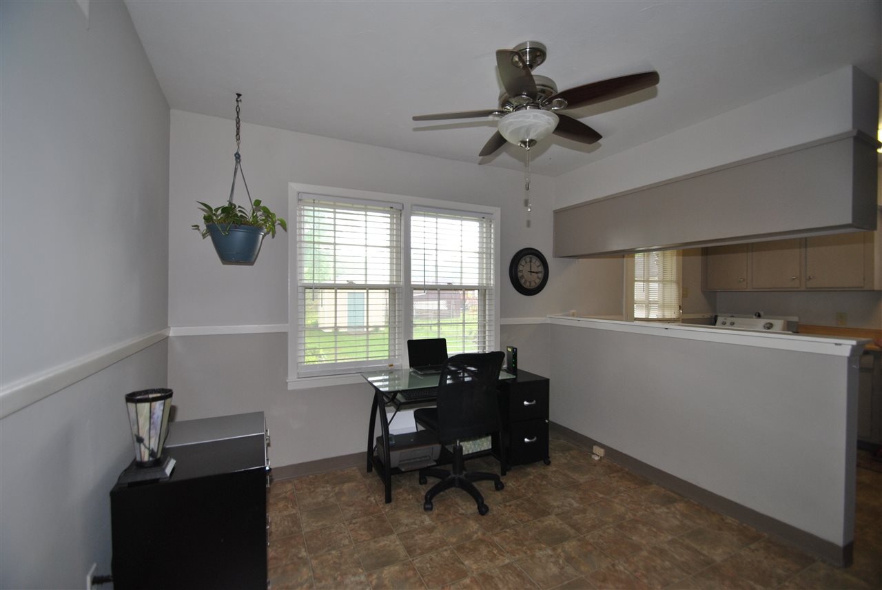 1665 Ivy Road Memphis, TN 38117 - Photo 8 of 16 Large breakfast area being used as an office