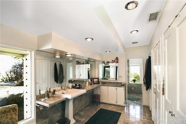 12445 Viewcrest Road Studio City, CA 91604 - Photo 13 of 28