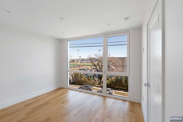 1076 River Road Edgewater, NJ 07020 - Photo 15 of 25