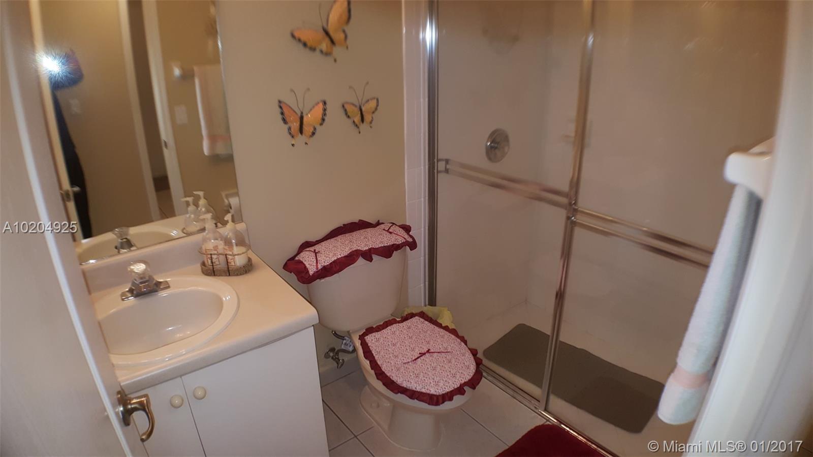 Encantada Pembroke Pines, FL 33029 - Photo 20 of 32