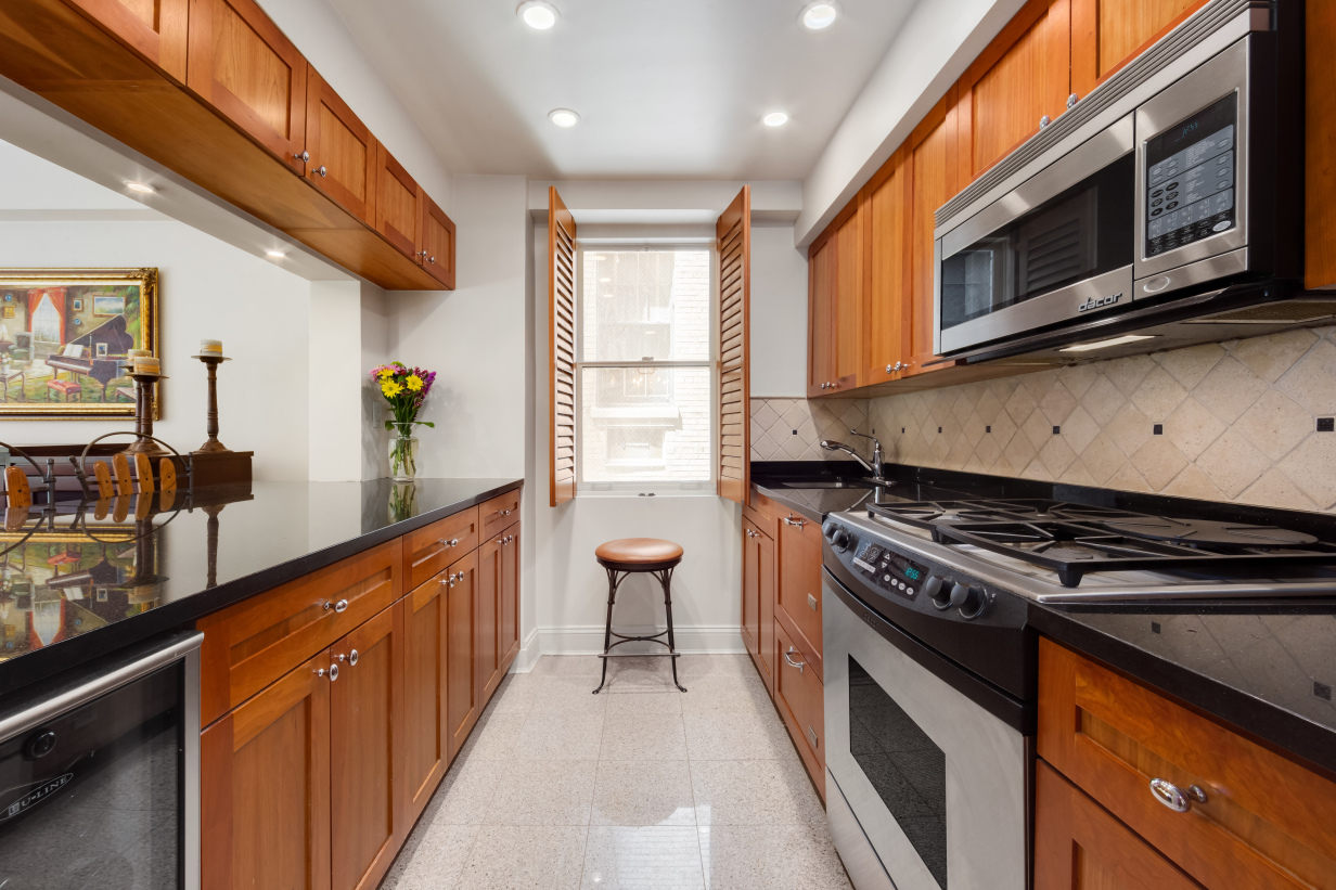 900 Park Avenue, Unit 3E New York, NY 10075 - Photo 3 of 6