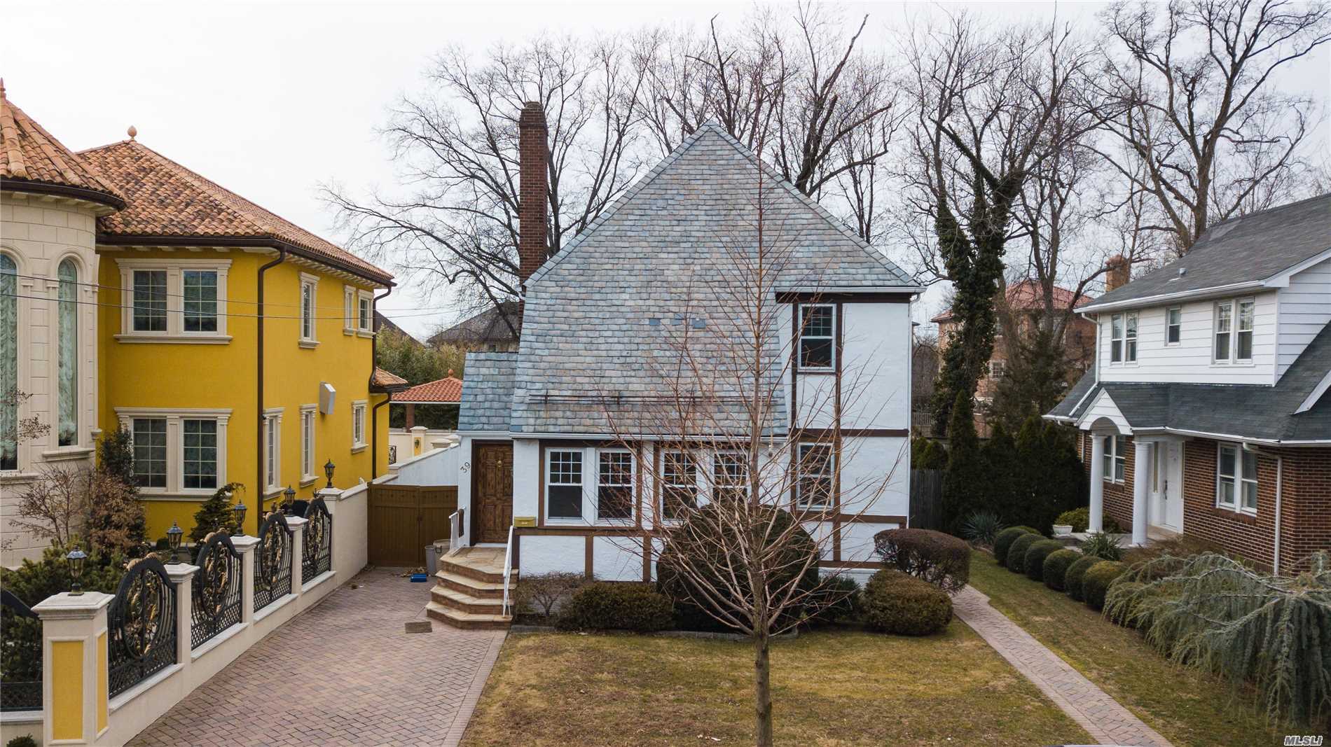 39 Boulevard Queens, NY 11357 - Photo 2 of 20