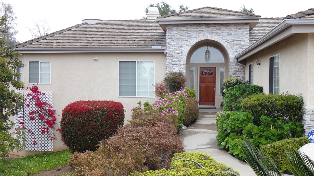 2212 Crest Hill Lane Fallbrook, CA 92028 - Photo 3 of 14