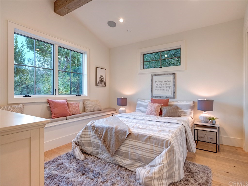 559 31st Street Manhattan Beach, CA 90266 - Photo 36 of 49 Upstairs bedroom suite #3, with bench, Trestlewood reclaimed wood accent beam and en-suite bathroom.