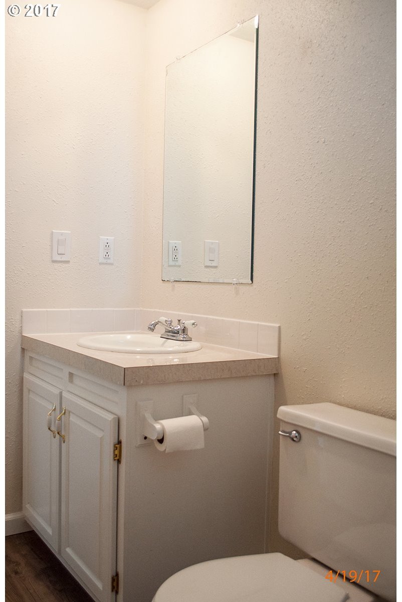 13145 Lookingglass Road Winston, OR 97496 - Photo 17 of 32 Gallery Image 17