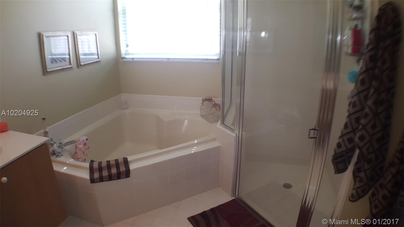 Encantada Pembroke Pines, FL 33029 - Photo 15 of 32